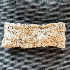 Patrick Francis Ireland Wool fleeced-lined headband. Cream chunky knit.